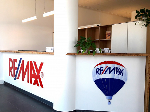RE/MAX Servus