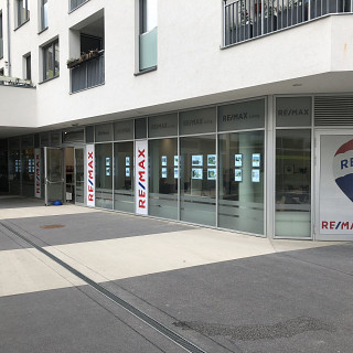 RE/MAX Living