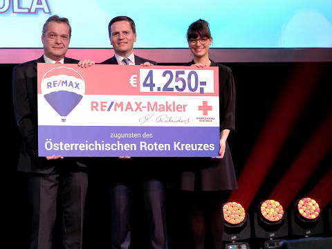 RE/MAX spendet für Österreichisches Rotes Kreuz