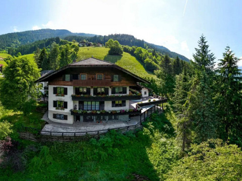 CHALET MIT PANORAMASEEBLICK – EIN ORT, DER BELEBT