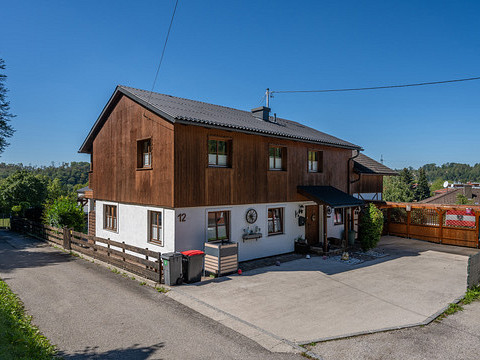 GRÜNDBERGSIEDLUNG | Einfamilienhaus mit traumhaftem Garten, Pool, Carport & Garage in sonniger Grünlage!