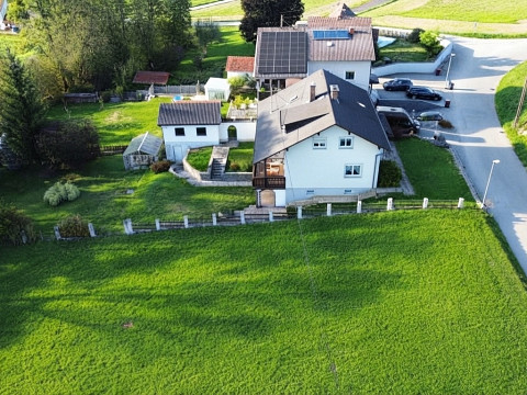 Gepflegtes Einfamilienhaus mit viel Potenzial, großzügigem Grundstück und sonnigen Wohnbereichen