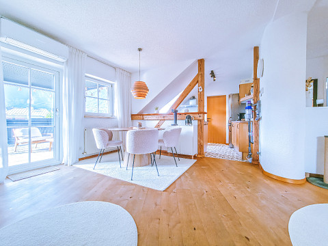 Exklusive Dachgeschosswohnung in Pradl – Perfekt für Kleinfamilien, Pärchen & Singles, die Altbaucharme mit modernster Ausstattung verbinden möchten!