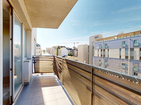 Sanierungsbedürftige 2-Zimmer-Balkon-Wohnung in U1-Nähe
