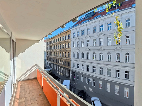 Gepflegte 2 Zimmer mit Westloggia!