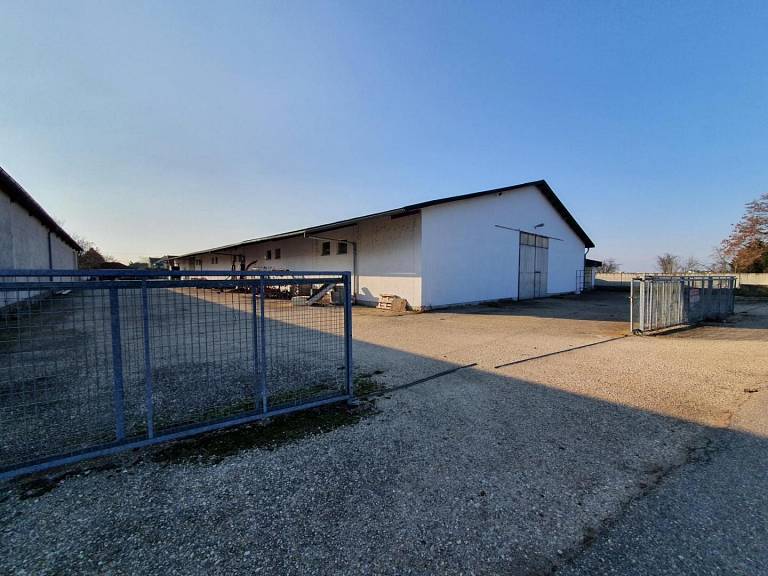 1. Lagerhalle mit Freiflächen -